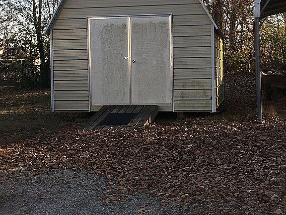 Like new 16'x12' bald eagle barn