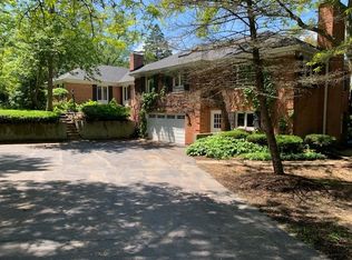 1610 Baldwin Rd, Inverness, IL 60067