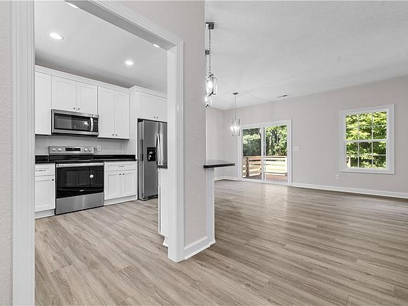 3rd image of 158 Texas Rd