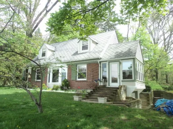 427 Burrows Rd, Kalamazoo, MI 49006