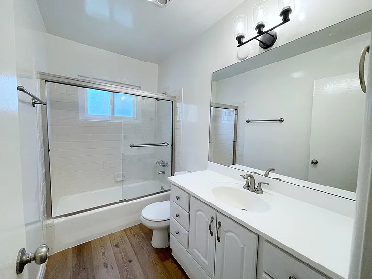 241 S Oakland Ave #7 — Photo 13