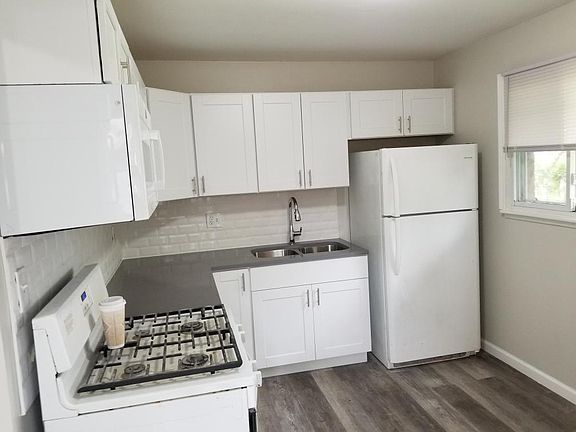4th image of 21901 Sloman Ave