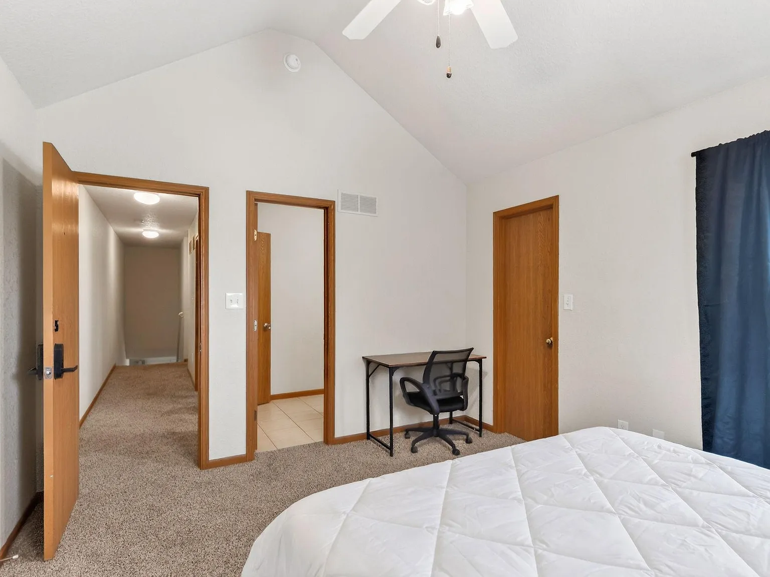 4 bed, 4.0 bath, 1500 sqft, $1,122 — Photo 2