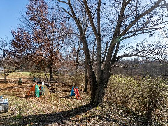 5th image of 31 Panorama Dr