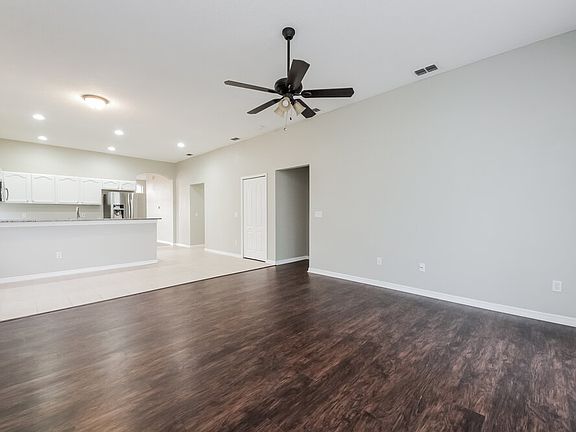 5th image of 631 Whispering Cypress Ln