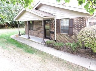 21 Shorewood Dr N, Danville, IL 61832