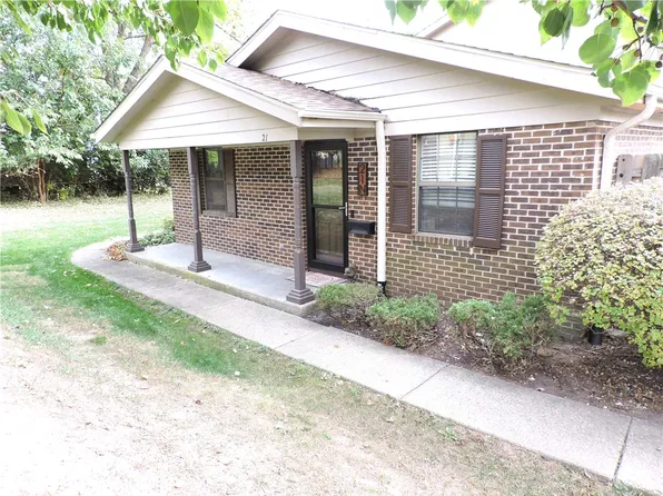 21 Shorewood Dr N, Danville, IL 61832