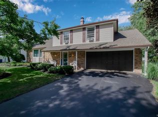 99 McIntosh Dr, Lockport, NY