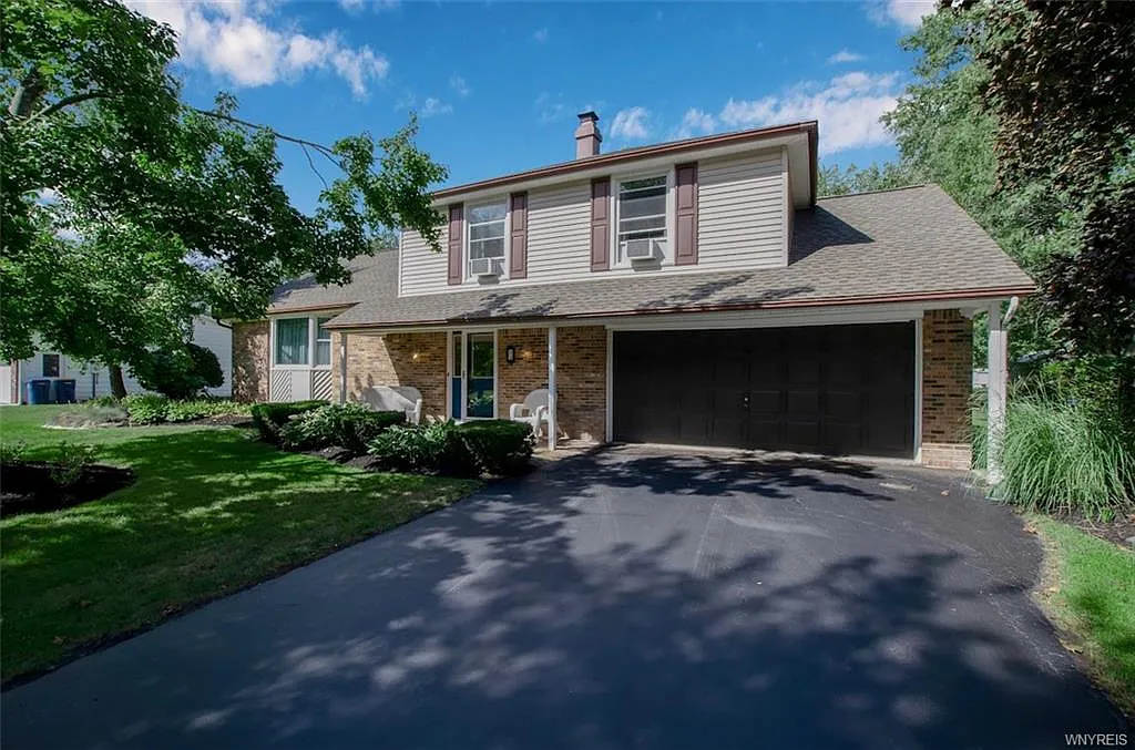 99 McIntosh Dr photo 1