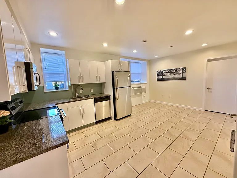 249 S 49th St #1O7 — Photo 3