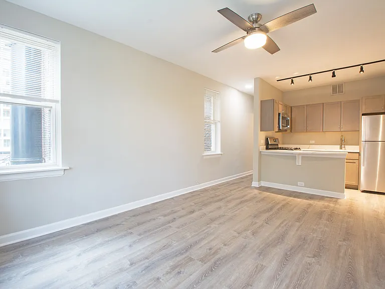 432 W Belmont — Photo 13