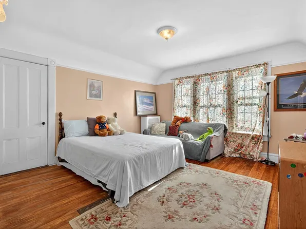 116 Bentley Avenue image 41 of 50