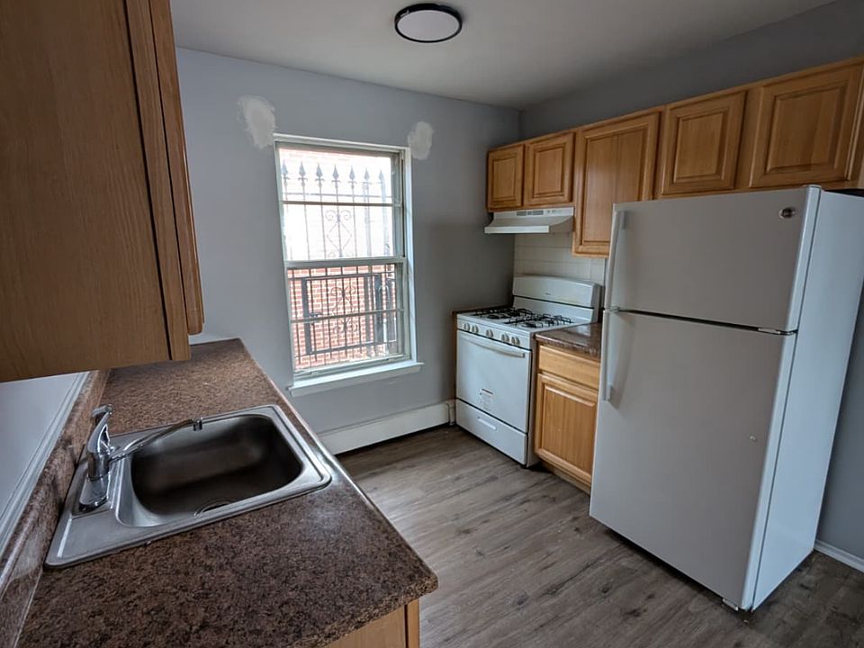 1st image of 53 W Stratford Pl #3A