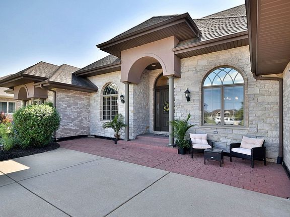2nd image of 15634 Jeanne Ln