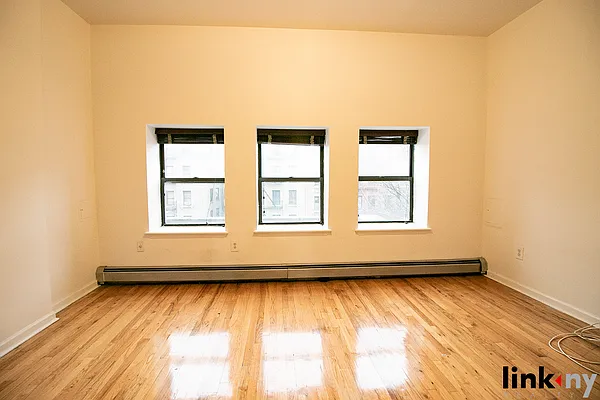 Rented by Link NY Realty | media 21
