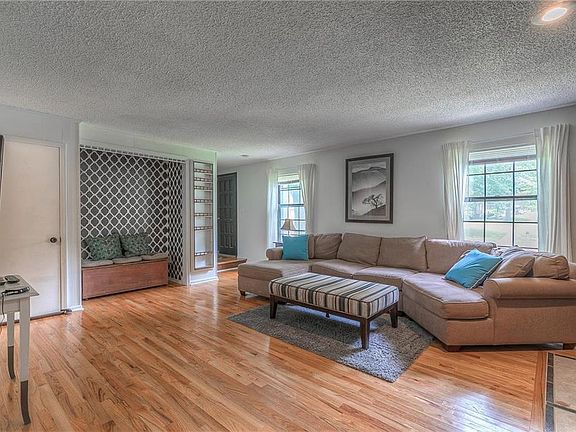 5th image of 9205 W 92nd Pl