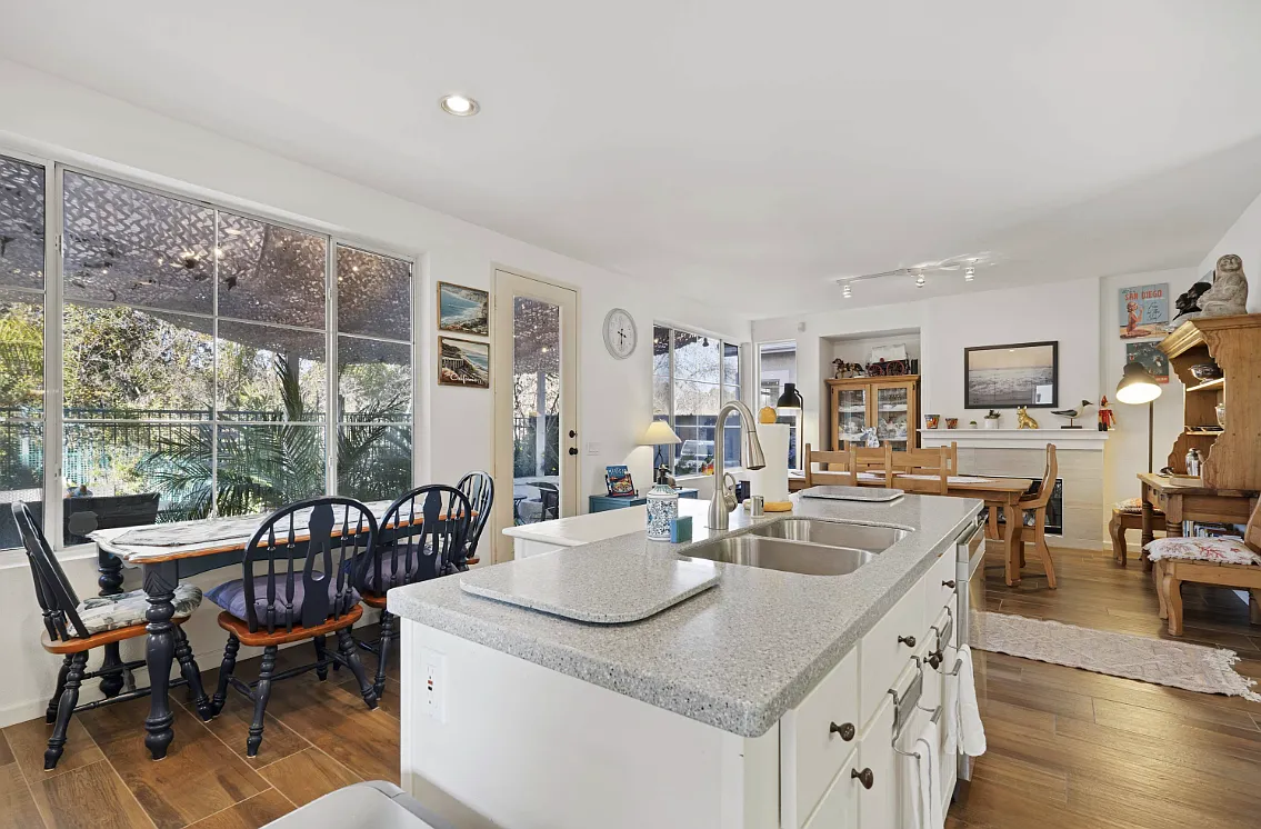 5 bed, 2475 sqft, $8,000 — Photo 3