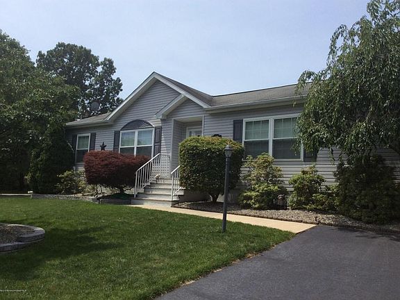 2nd image of 451 Larchmont St