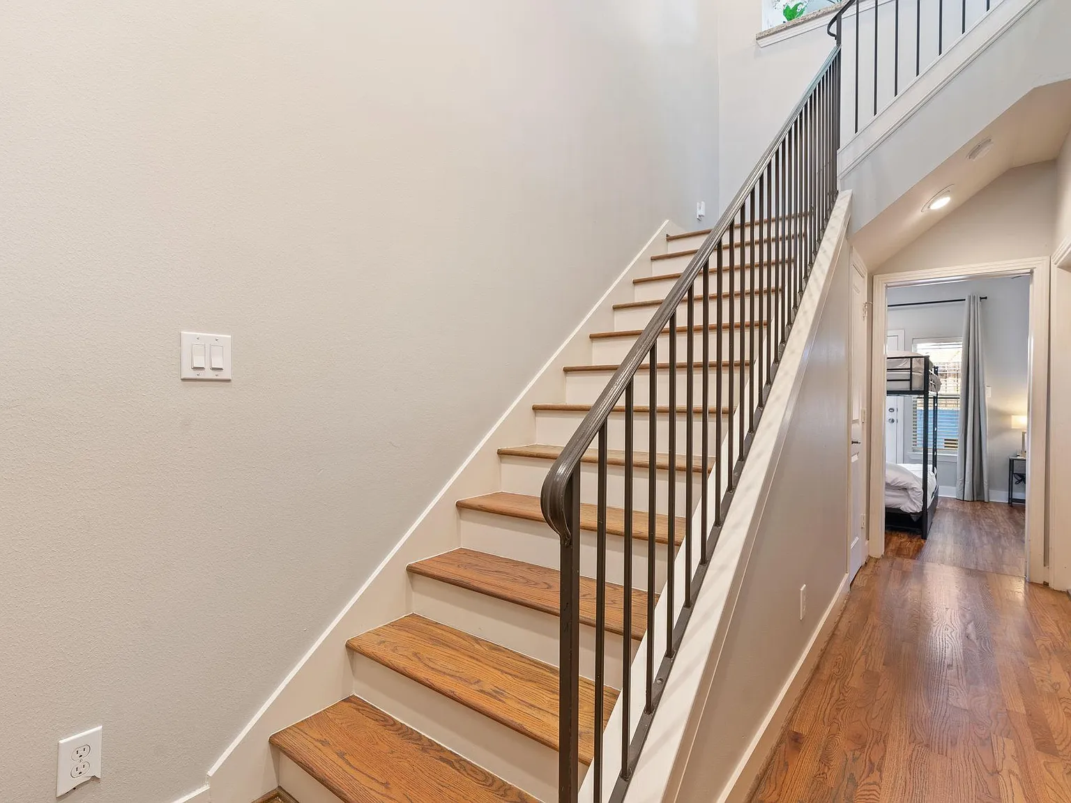 3 bed, 2.5 bath, 2374 sqft, $3,700 — Photo 3