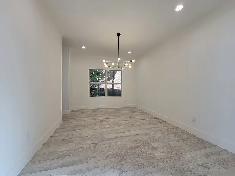 405 Darkwoods Dr — Photo 11