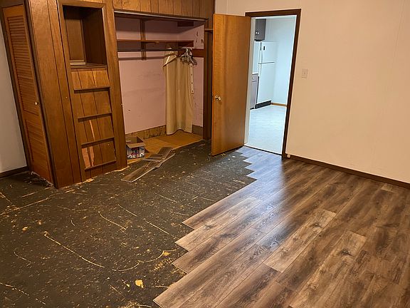 3rd image of 701 E Olive St