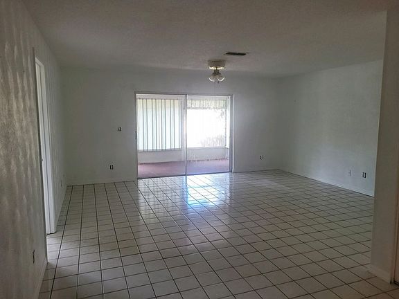2nd image of 904 Lynnlea Ln