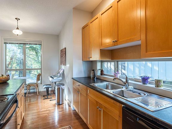 3rd image of 541 Charfinch Pl