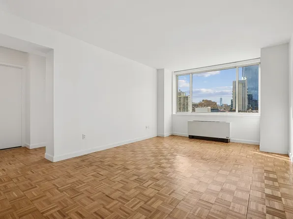 420 West 42nd Street image 4 of 26