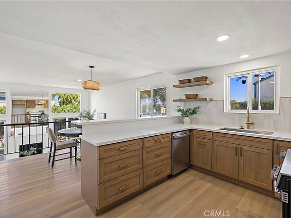 4th image of 2707 Vanderbilt Ln #3