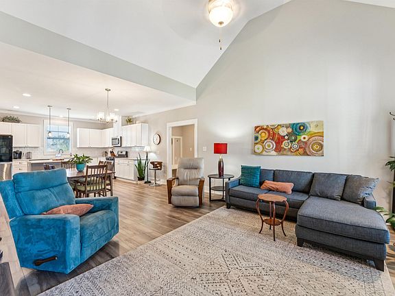 5th image of 215 Easonville Park Dr