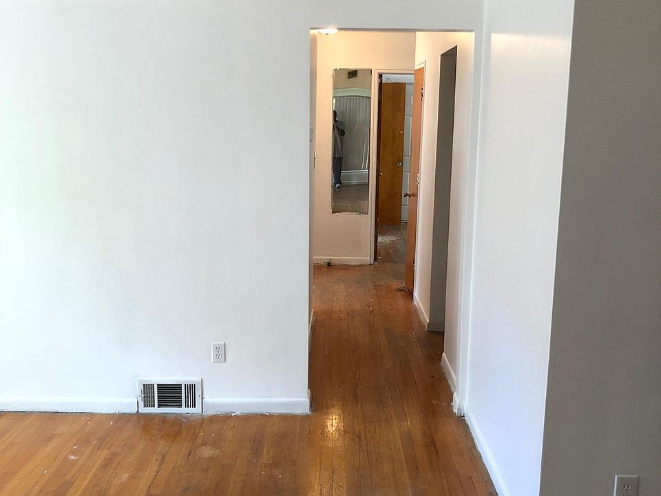 1st image of 11805 W Parkway St