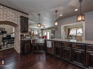 555 N Salem Rd, Fayetteville, AR 72704
