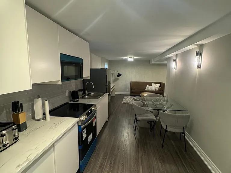 94 Houseman Cres — Photo 3