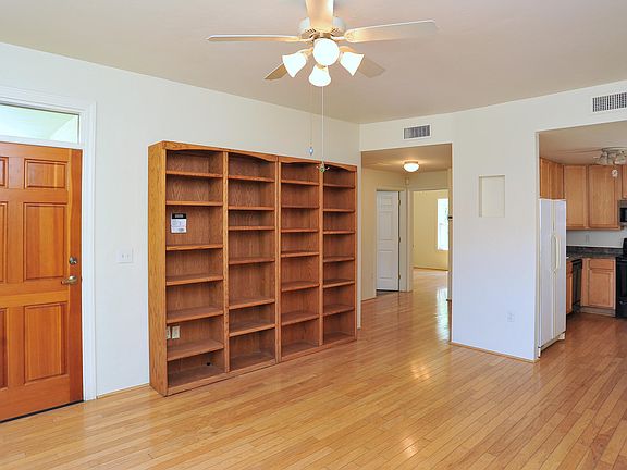 4th image of 473 E Downtown St