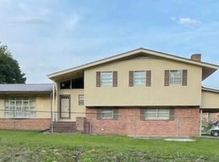 512 Earl St, Clinton, NC 28328