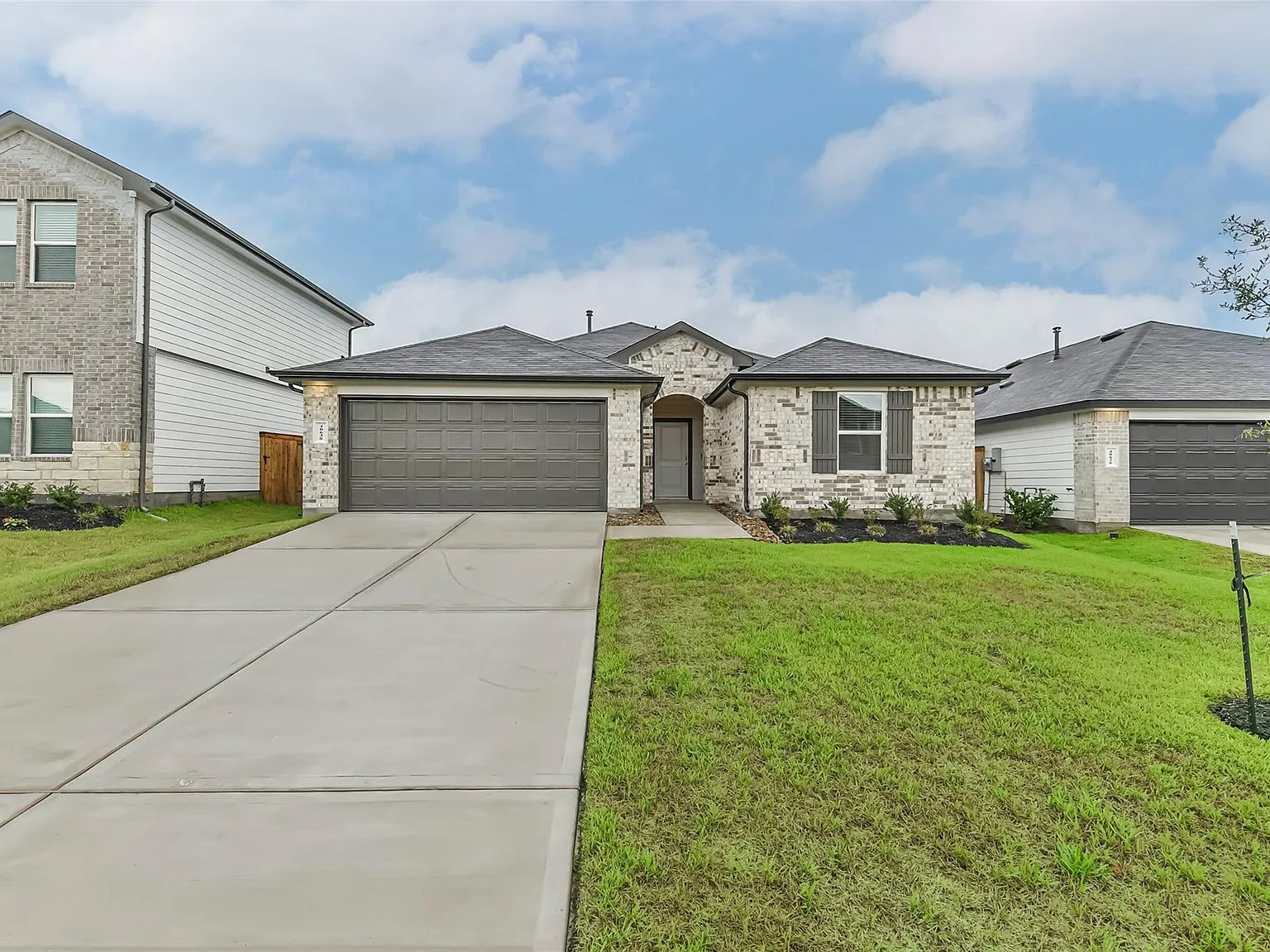 4 bed, 2.0 bath, 1750 sqft, $2,300 — Photo 3