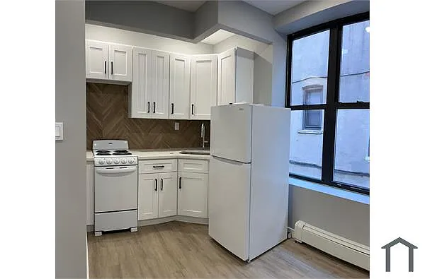 Building Photo - 475 E 95th St #1M