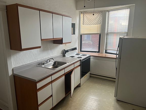 3rd image of 5667 Waterman Blvd #3