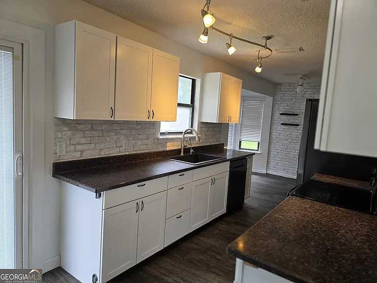 1001 Regal Rd — Photo 16