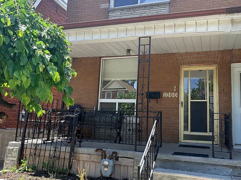 1080 Dufferin St #MAIN FLOOR — Photo 2