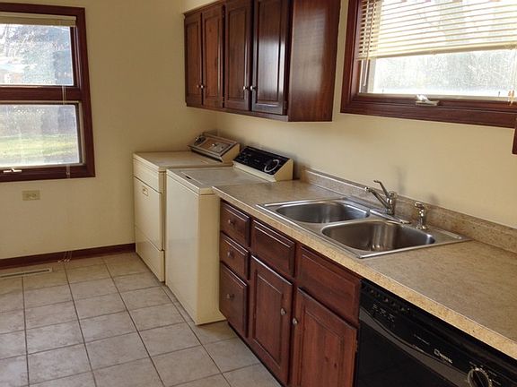 4th image of 263 N Ashland Ave