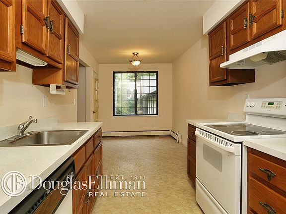 5th image of 12-7 Foxwood Dr