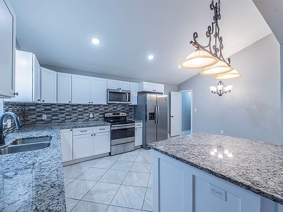 4th image of 715 35th St