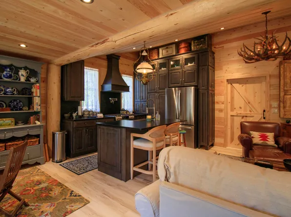 11 Wagon Box Rd, Story, WY 82842