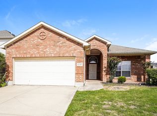 6137 Kristen Dr, Fort Worth, TX 76131