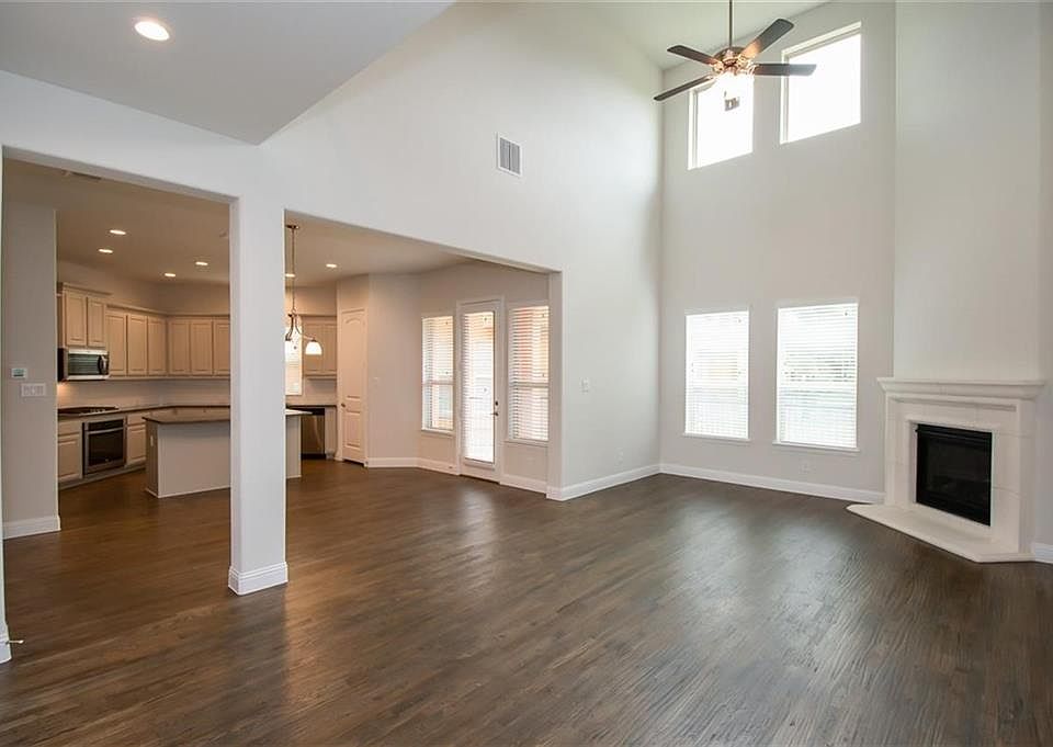 1st image of 2665 Venice Dr Unit 1