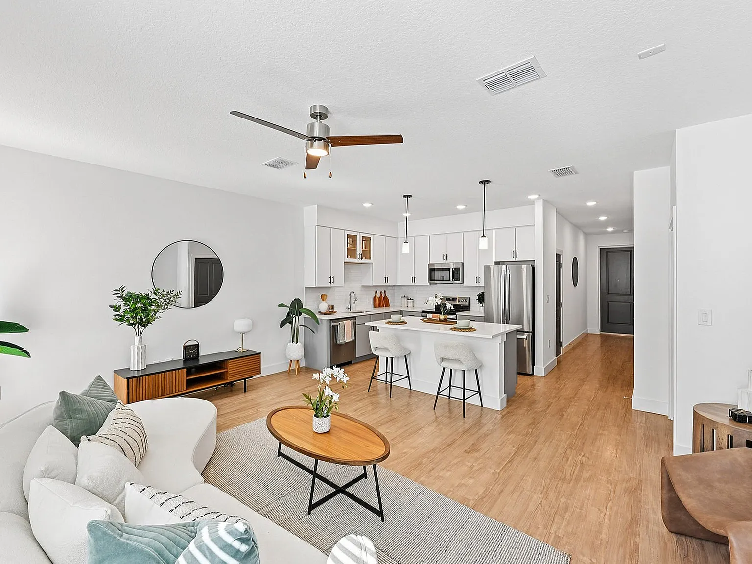 Encanto Isla | Townhomes for Rent — Photo 4