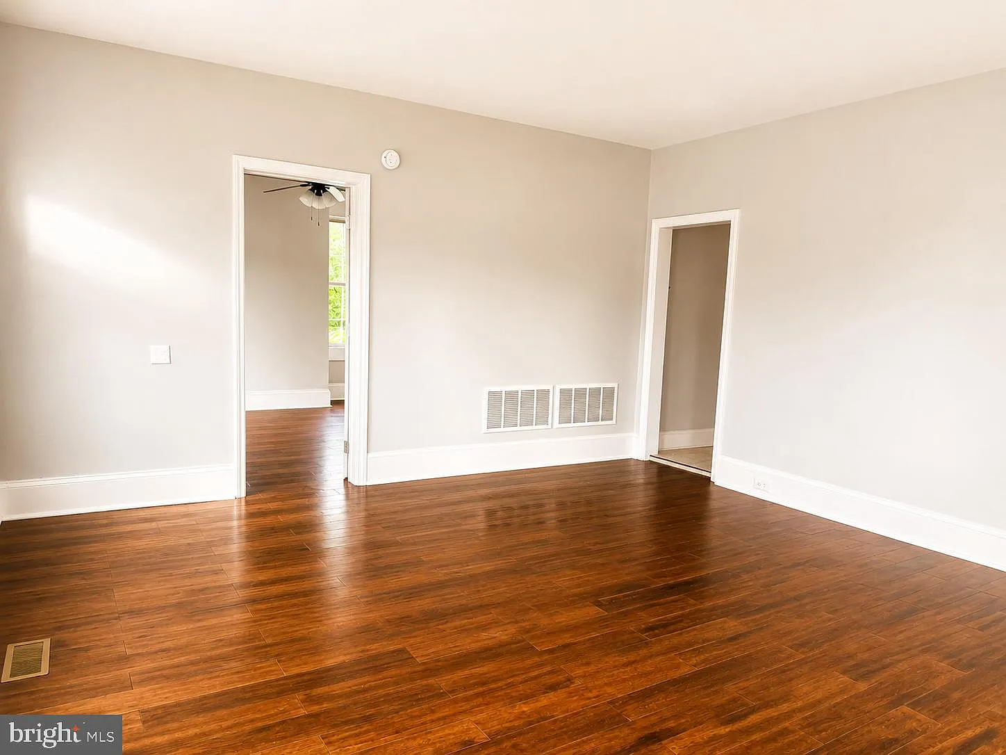 2 bed, 1.0 bath, 860 sqft, $1,800 — Photo 2