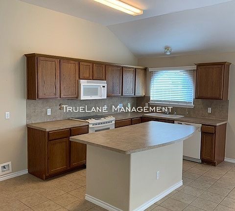 4th image of 6618 Park Wind Dr
