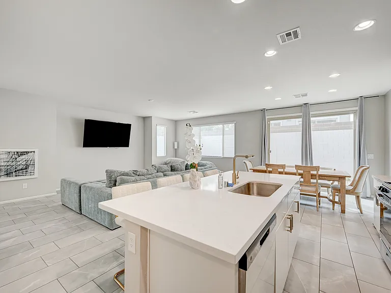 5549 Bonita Park Ct — Photo 6